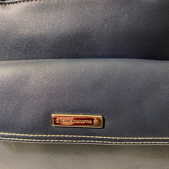 Liz Claiborne Navy blue hand bag. Gently used zip and snap closure - Picture 14 of 14